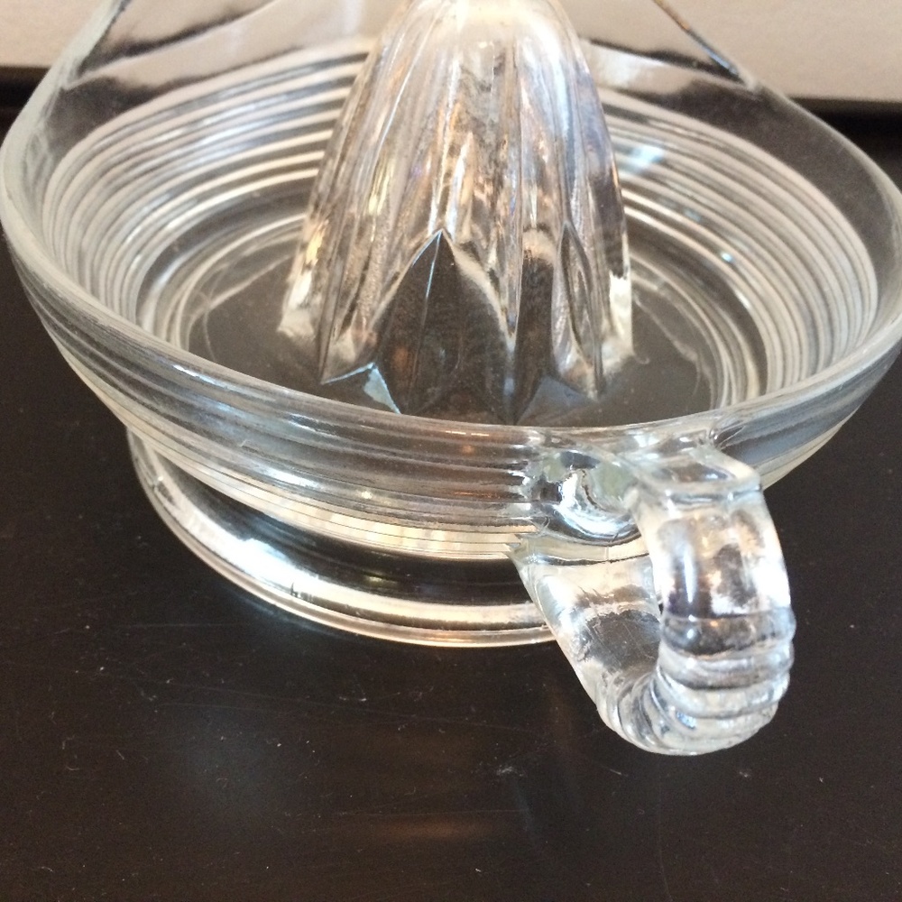 Vintage Clear Glass Juicer for oranges, lemons or any citrus fruit- Mint - Picture 3 of 3